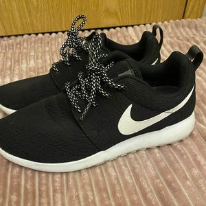 Nike Rosche Sneakers